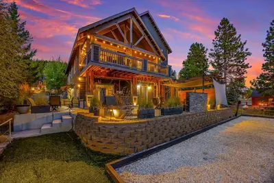 Image de Ultimate 6bd\/6ba Compound+2 Kitchens-BocceBall+Pool Access