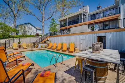 Image de Private pool vacation home, spa, game rooms, Hoa boat slip.