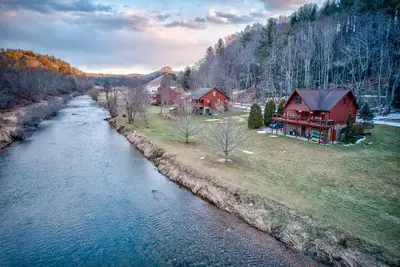 Image de River Roost - on New River near Boone with fire pit, game room, pet friendly