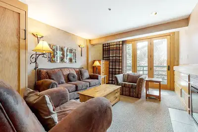Image de Ski-in/ski-out condo in the village w/ shared pool/hot tub, sauna, gym & more