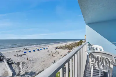 Image de Sand Dollar 404 is a Silver Tier 2 - bedroom 2 bath Gulf Front Condo