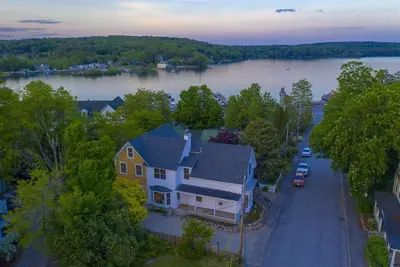 Image de Pond View! Gorgeous Downtown Home in Meredith, Nh.