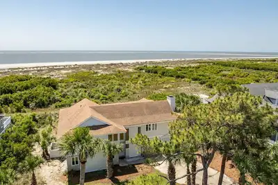 Image de Oceanfront, elevator, 5 bedrooms, 4 King beds, Hot Tub, spacious, super clean