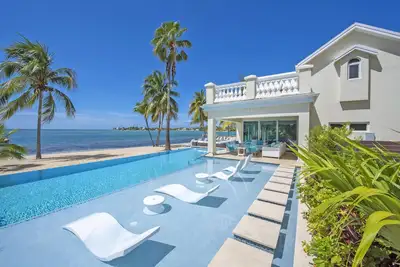 Crystal Waters: Luxe Villa w/Private Pool, Dock and Barefoot Beach Lounge - Walk to The Kaibo!