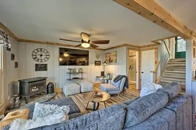 Image de 1 Mi to Skiing: Beech Mountain Condo w\/ Fireplace!