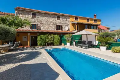 Image de Maison de vacances avec piscine privée, Wifi, climatisation, Tv, terrasse, animaux admis, parking