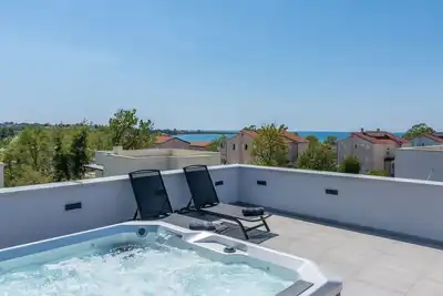 Image de Maison de vacances privée avec climatisation, piscine privée, bain à remous, Wifi, Tv, patio