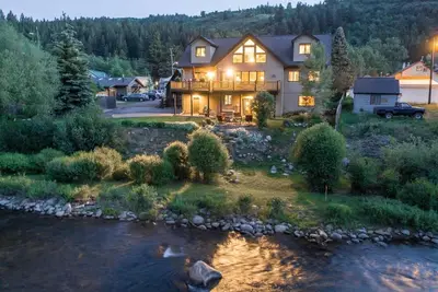 Image de Vail Ski and Trout Haven, Riverfront, Hot Tub, Mountain Views. Minturn living.