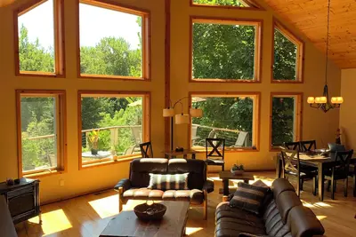 Image de River view & 5 minute walk to downtown!