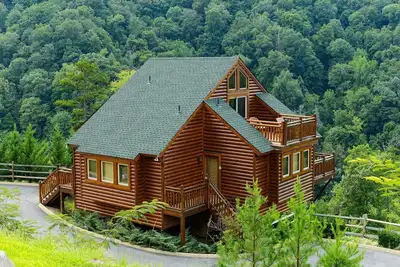 Image de 5 Bedrrom 5 Bath Cabin 14 people Capacity! ! ! ! ☀️