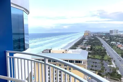 Image de A Wave From It All - Magical Ocean Views Peck Plaza Condo Heated Pool, Hot Tub