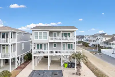 Image de \"Holden Mystique\" - 2nd Row Home w/ Pool, 4 Bedrooms / 3 Bathrooms