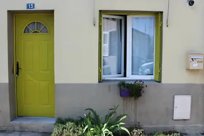 Image de Appartement Duplex Confortable au Cœur de Toul avec Parking, Climatisation et Proche Gare