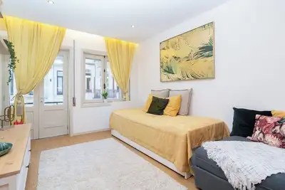 Image de Colorful Bright Flat w/ Balcony by Host Wise