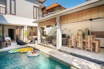 Image de 3-bedroom villa with private pool walking distance to the beach, staff included