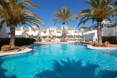 Image de 3 Bed Townhouse  with roof terrace, 100m to beach