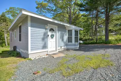 Joseph's Way: A charming cottage in a quiet setting, near Good Harbor Beach.