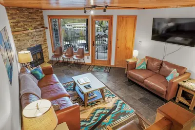 Image de Newly Renovated Condo with Hot Tub and Beautiful Views of Mt. Crested Butte!