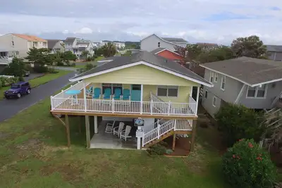 Image de Charming Oceanview 4br/2. 5ba Cottage Directly Across from Beach Access