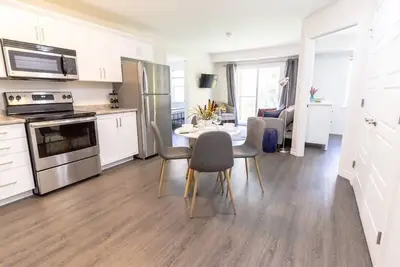 Image de Brand new Gorgeous Condo Near Unb & Hospital Coffee Parking 202