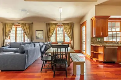 Image de Village at Magnolia Lodge - Walk To Everything!