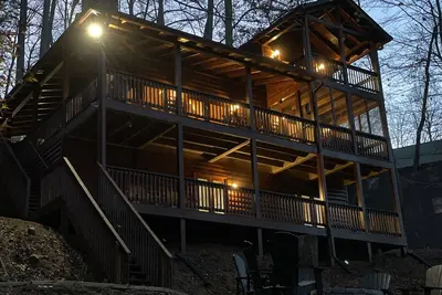 Image de Riverside Cabin with Gameroom, Deer, & Fishing.