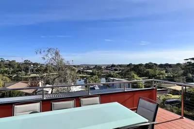 Image de Ocean Grove retreat with spectacular water views