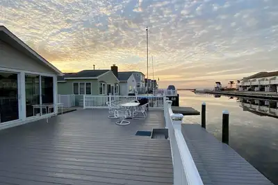 Image de Waterfront Lavallette Home with Private Dock, C-A\/C, Beach Badges, & Parking!
