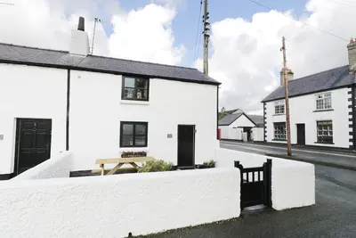 Image de Menai Cottage, pet friendly, character holiday cottage in Brynsiencyn