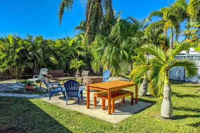 Image de Charming home w/ private washer/dryer, WiFi, and central Ac - walk to the beach
