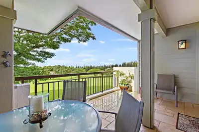 Image de Chef's dream kitchen meets top golf views