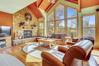Image de Luxury Cabin, High Speed Internet, Central Location, Pet Friendly, Mins to trails