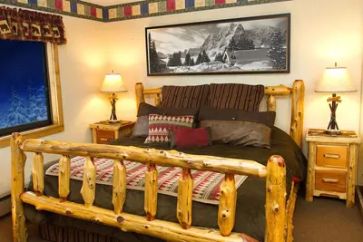 Image de Powderhorn Slopeside Luxury Chalet 2