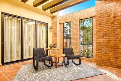 Image de Luxurious Secluded 3 Br Mavila Condo Retreat