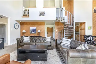 Image de Aspen 230-Walking distance to the ski area with views of Mammoth Mountain!