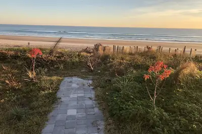 Image de Ocean front home - long term rental only