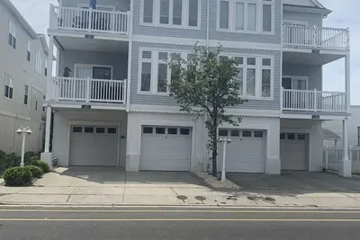 Image de Beautiful Beachy Condo, 3 Blocks to Beach!