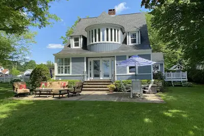 Image de Great for families! Newly remodeled lakefront home. Big yard + lots of lake toys