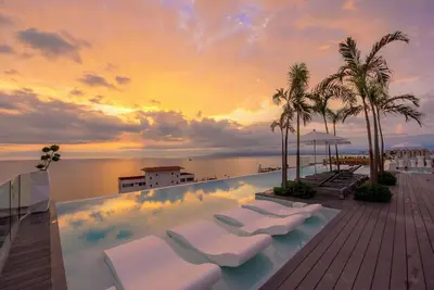 Image de D'Terrace Luxury 2bd/2ba Condo Los Muertos Beach - Zoom in Paradise