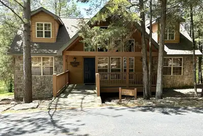 Image de Walk-in! Lodge #1 StoneBridge- Accessible, Rustic 4 Beds / 4 Bath Master Suites