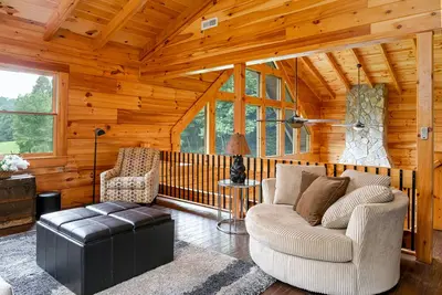 Image de Glade Meadow Rustic Log Home on 15 Acres, Pet Friendly, Creek and Mountain Views