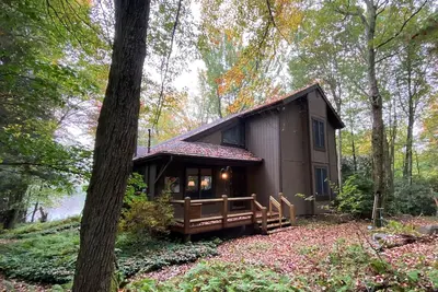 Image de Lakefront Home with Gorgeous Views--Pets Welcome