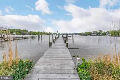 Image de Beautiful, spacious, quiet waterfront house!