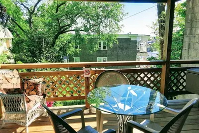 Panoramic view, large deck, ground floor apartment, walk to subway and beach