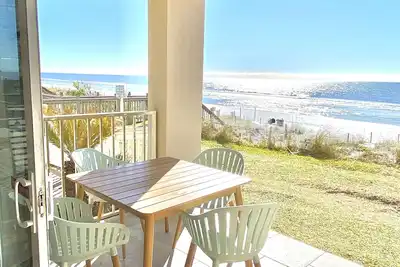 Image de Steps To The Beach! 1st floor end unit with amazing views!