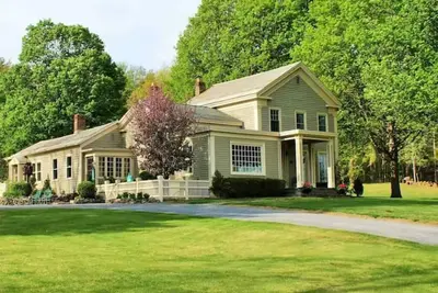 Image de Town & Country Getaway: Pool Gardens Views 6 Acres