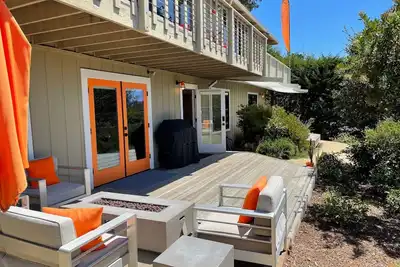Image de Carmel Big Sur-Style Guest House with Hot Tub, bank of windows, decks & Views!