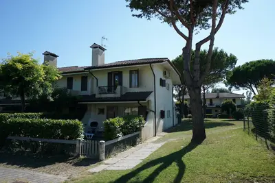 Image de Elégante villa avec piscine et barbecue