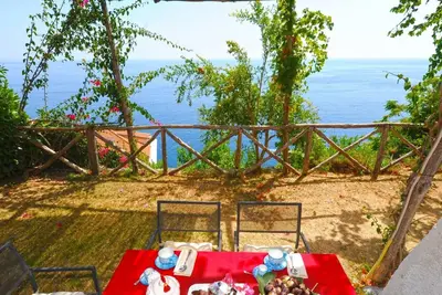 Image de Cottage panoramique à Amalfi dans ancienne villa avec vue imprenable, terrasse privée