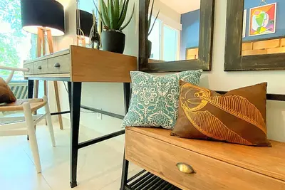 Image de Unique And Lovely Design Two Bedroom Condo